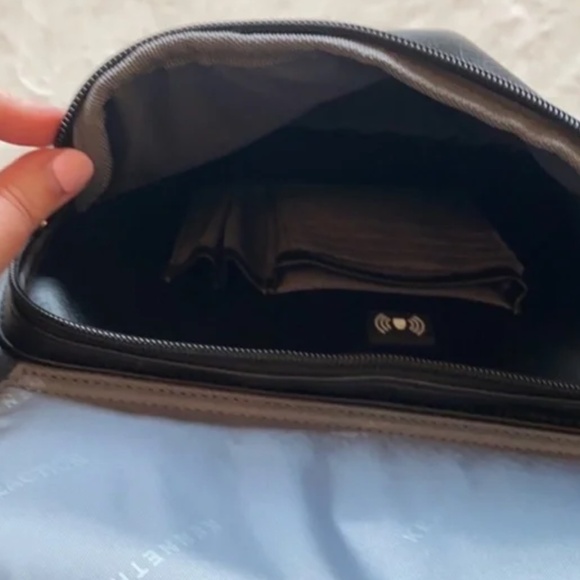 NWT BLACK KENNETH COLE "MODERN PACK-NOLOGY" BACKPACK - Picture 5 of 8